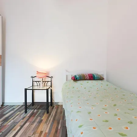 Modern House Centre Pag パグ