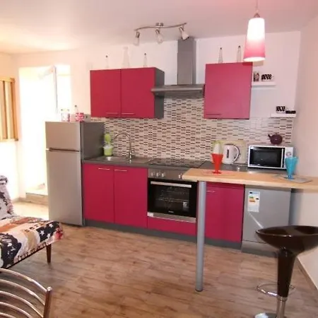 Modern House Centre Pag パグ