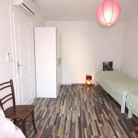 Modern House Centre Pag *