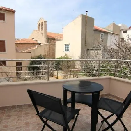 Modern House Centre Pag *
